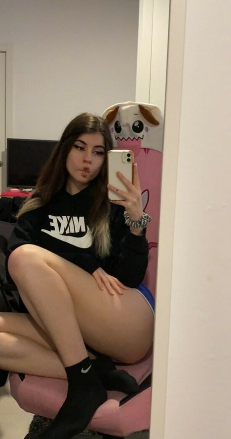 Nacktes geleaktes OnlyFans-Foto von Littleragergirl