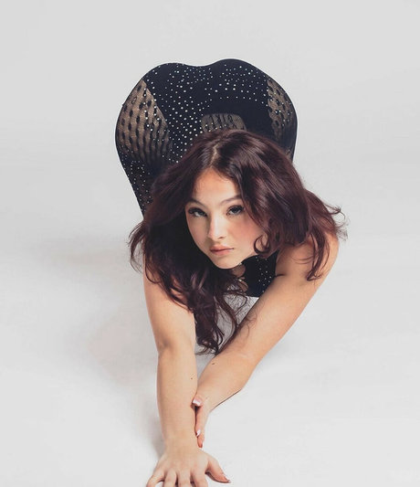 Nacktes geleaktes OnlyFans-Foto von Heluvspetiteb