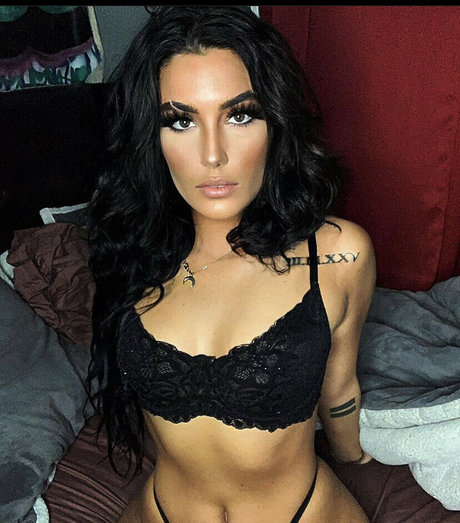 Nacktes geleaktes OnlyFans-Foto von Remiaraeve