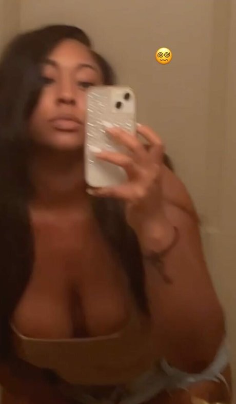 Nacktes geleaktes OnlyFans-Foto von Milagrogramz