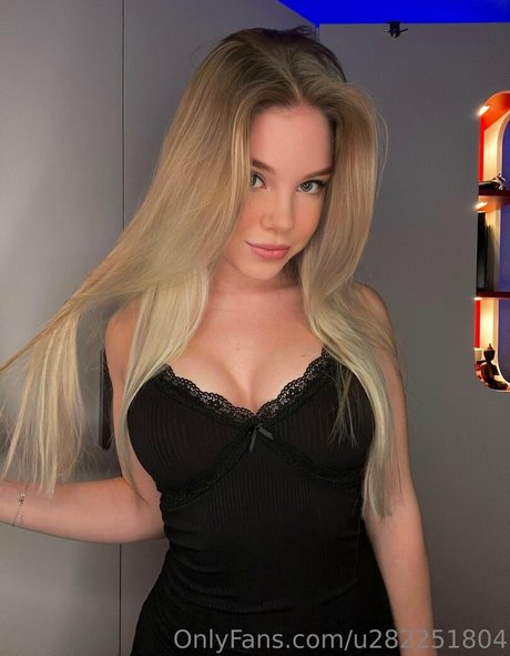 Nacktes geleaktes OnlyFans-Foto von Alicebaeee