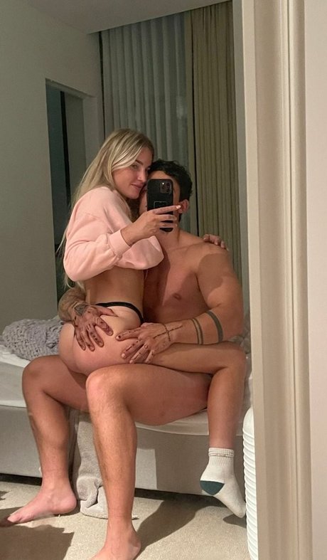 Nacktes geleaktes OnlyFans-Foto von Emma Hartley