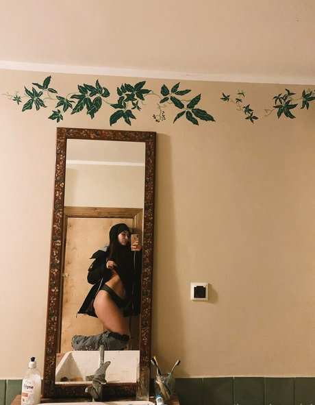 Nacktes geleaktes OnlyFans-Foto von Jungle Girl
