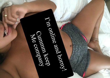 Nacktes geleaktes OnlyFans-Foto von Theonlykiaramia