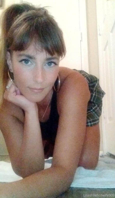 Nacktes geleaktes OnlyFans-Foto von Lisaashhotwife909