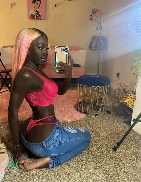 Nacktes geleaktes OnlyFans-Foto von Lazelle Doll