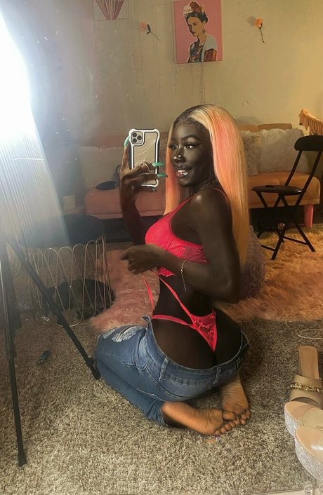 Nacktes geleaktes OnlyFans-Foto von Lazelle Doll