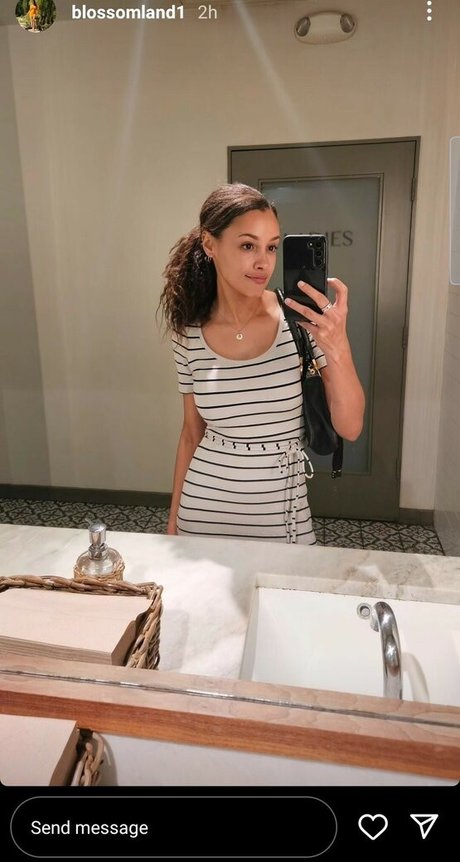 Nacktes geleaktes OnlyFans-Foto von Daisey Wilks Blossoms