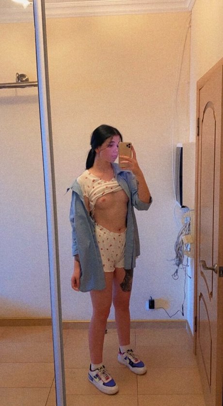 Nacktes geleaktes OnlyFans-Foto von Kaitykush