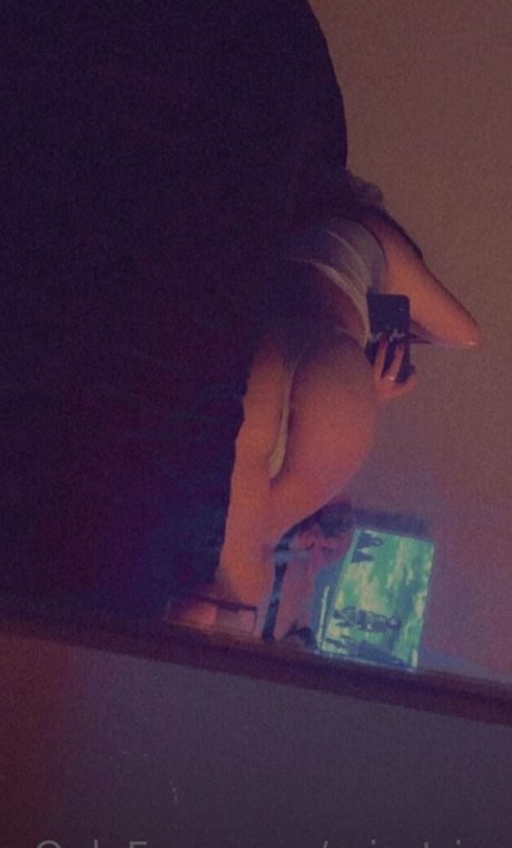 Nacktes geleaktes OnlyFans-Foto von Misstrixs