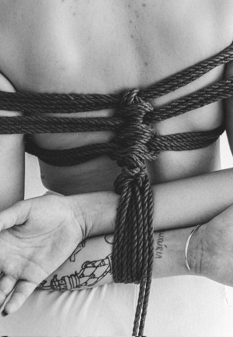Nacktes geleaktes OnlyFans-Foto von Isa Provati