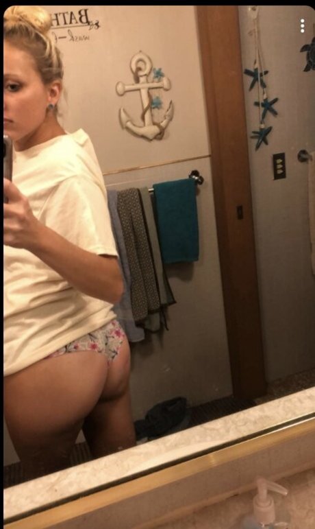 Nacktes geleaktes OnlyFans-Foto von Alec Walker