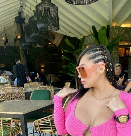 Nacktes geleaktes OnlyFans-Foto von Bombshell Mel