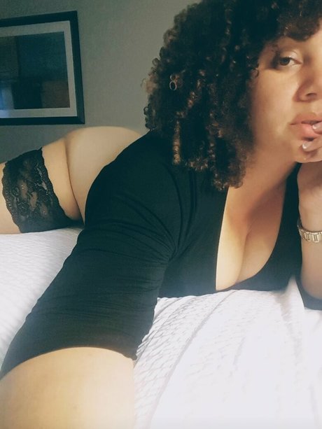 Nacktes geleaktes OnlyFans-Foto von Beigewunder