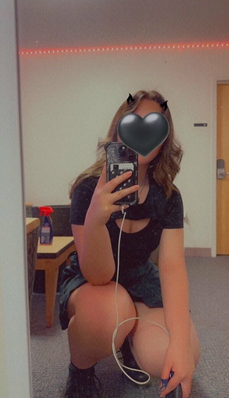 Nacktes geleaktes OnlyFans-Foto von Unhingedmindd