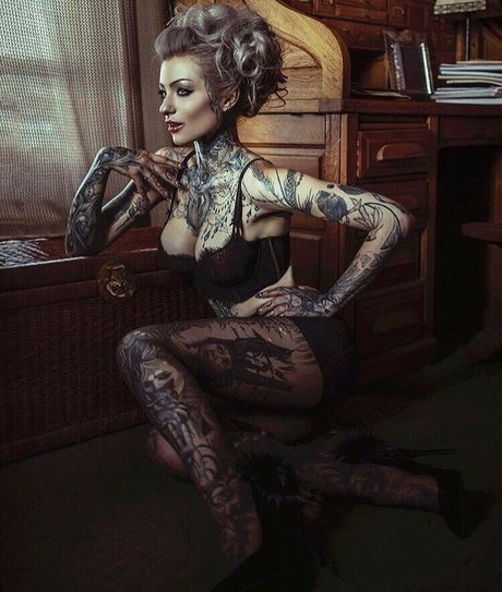 Nacktes geleaktes OnlyFans-Foto von Tattoo Artists