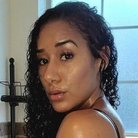 Nacktes geleaktes OnlyFans-Foto von Cleo Cakes