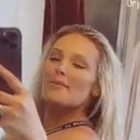 Nacktes geleaktes OnlyFans-Foto von Itsbyrddd