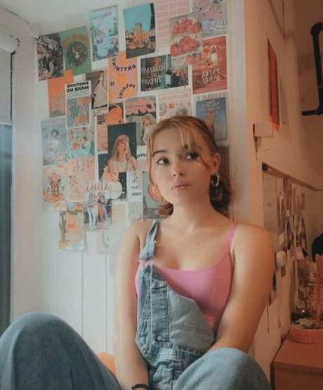 Distractedleo