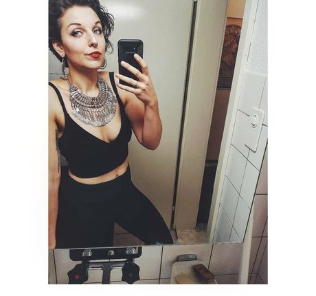 Nacktes geleaktes OnlyFans-Foto von Irina Mirella