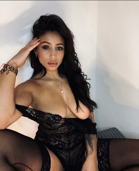 Nacktes geleaktes OnlyFans-Foto von Kayleigh Marie