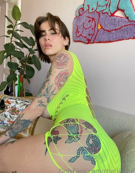 Nacktes geleaktes OnlyFans-Foto von Charlieshe