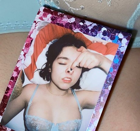 Nacktes geleaktes OnlyFans-Foto von Snailmail