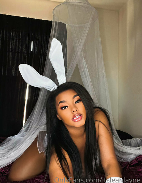 Nacktes geleaktes OnlyFans-Foto von Leah Layne