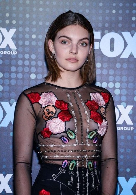 Nacktes geleaktes OnlyFans-Foto von Camren Bicondova