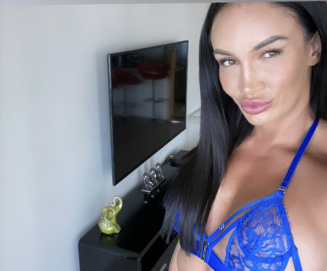 Nacktes geleaktes OnlyFans-Foto von Hyiey Vernon