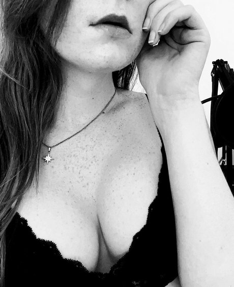 Nacktes geleaktes OnlyFans-Foto von Elena Rose Burri
