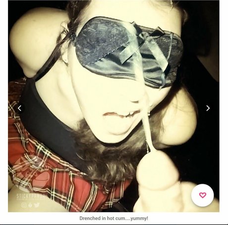 Nacktes geleaktes OnlyFans-Foto von Stickypanda