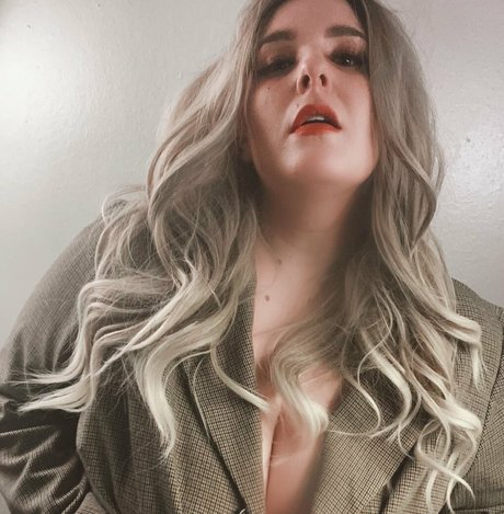 Nacktes geleaktes OnlyFans-Foto von Suzyq