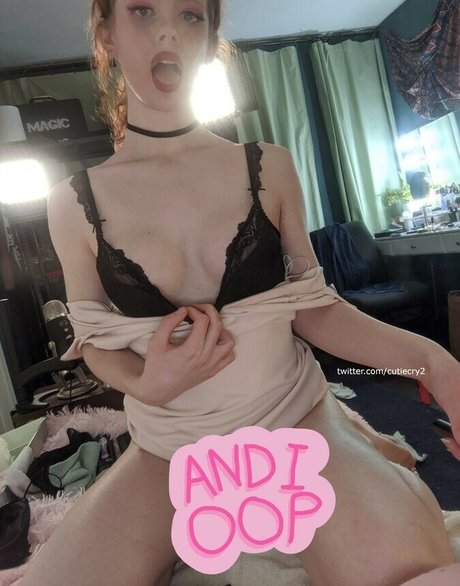 Nacktes geleaktes OnlyFans-Foto von Cutiecry