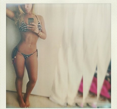 Nacktes geleaktes OnlyFans-Foto von Laureen Pisciotta