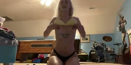 Nacktes geleaktes OnlyFans-Foto von Paniniezz