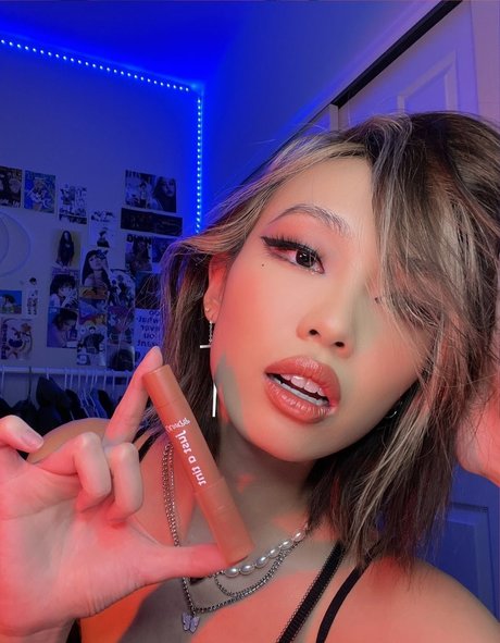 Nacktes geleaktes OnlyFans-Foto von Chaeldot
