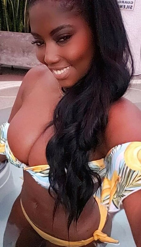 Nacktes geleaktes OnlyFans-Foto von Missdeliciou