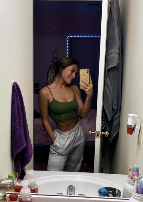 Nacktes geleaktes OnlyFans-Foto von Madisyn Hunt