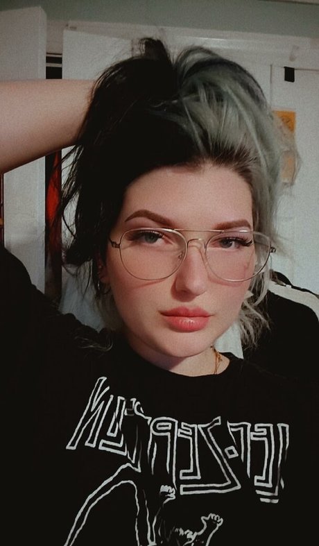 Nacktes geleaktes OnlyFans-Foto von Roslyntaber