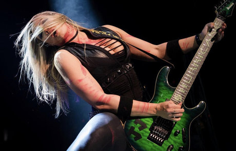 Nacktes geleaktes OnlyFans-Foto von Womenmetal