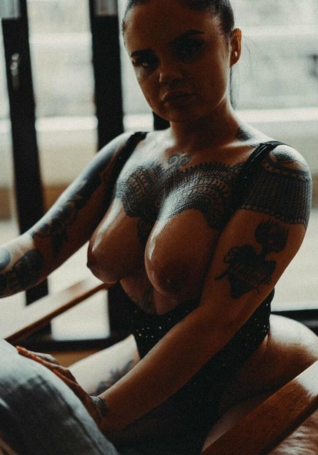 Nacktes geleaktes OnlyFans-Foto von Elle Baltran