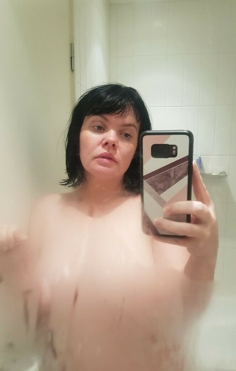 Nacktes geleaktes OnlyFans-Foto von Hanasolo