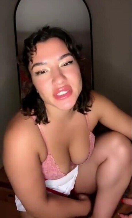 Nacktes geleaktes OnlyFans-Foto von Burcu Yildiz