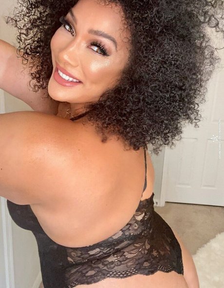 Nacktes geleaktes OnlyFans-Foto von Lina Fanene