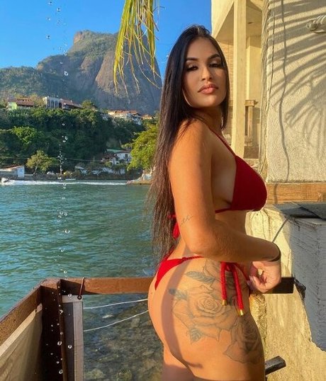 Isabelle Costa
