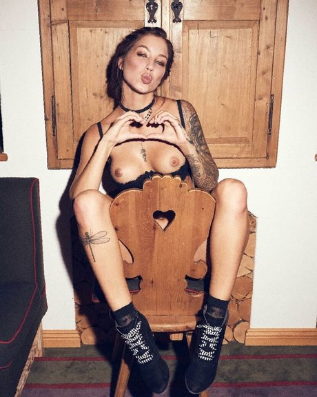 Nacktes geleaktes OnlyFans-Foto von Lena Klahr