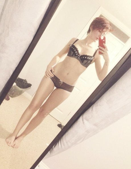 Nacktes geleaktes OnlyFans-Foto von Leahviathan