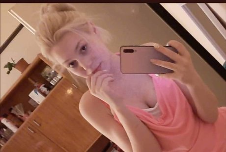 Nacktes geleaktes OnlyFans-Foto von Simon Ildiko