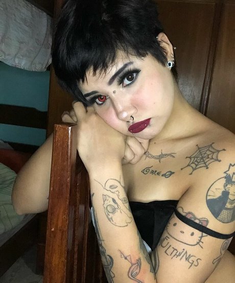 Nacktes geleaktes OnlyFans-Foto von Slugsataniic